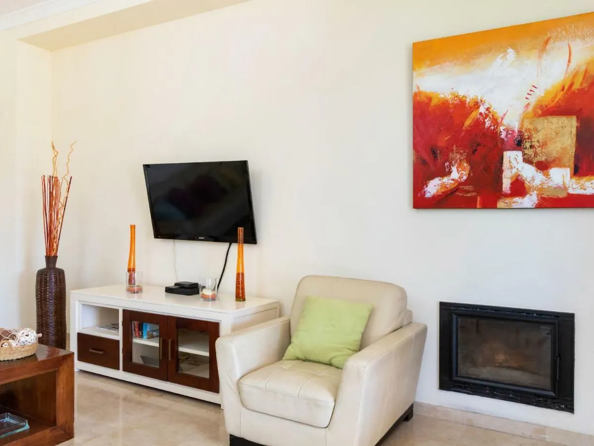 Holiday Home Villa Resina Golf 에스테포나
