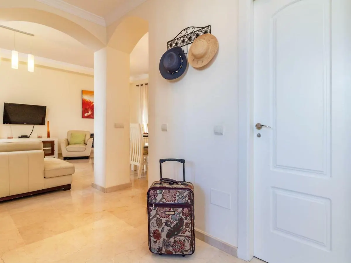 Holiday Home Villa Resina Golf 에스테포나