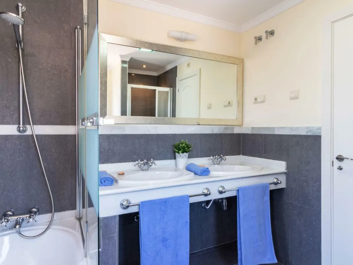 Holiday Home Villa Resina Golf 에스테포나